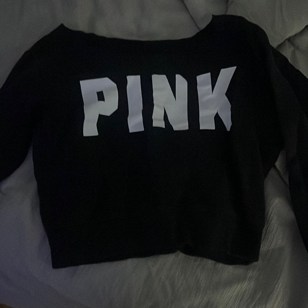 Off the shoulder crewneck from pink good condition.